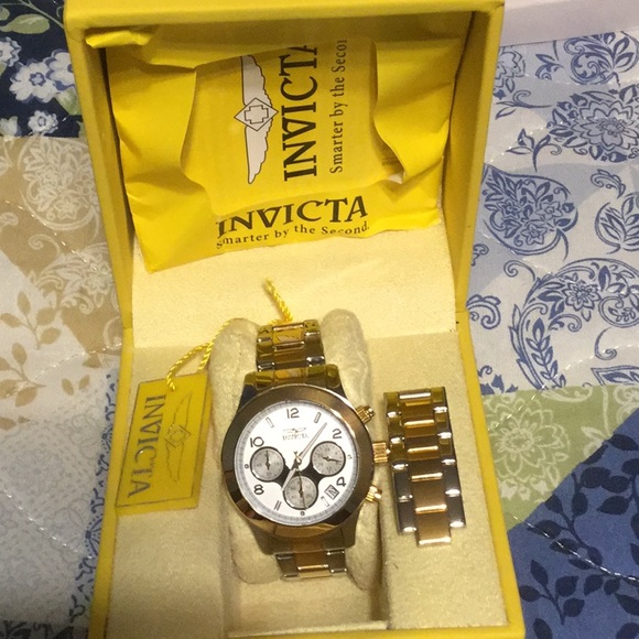 NWT BEAUTIFUL INVICTA WATCH - Picture 3 of 5